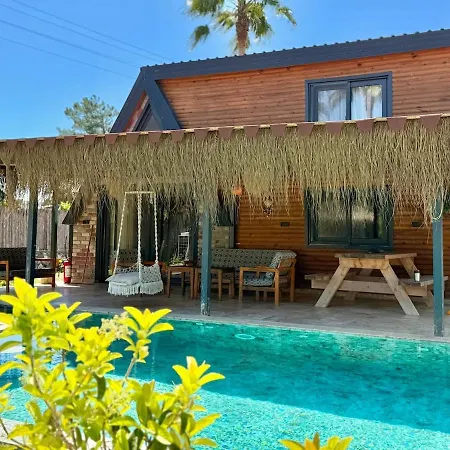 With Hot Pool In מרמריס