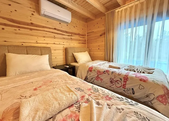 With Hot Pool In וילה