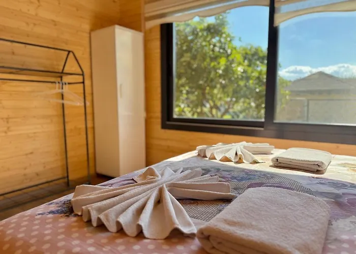 With Hot Pool In וילה *