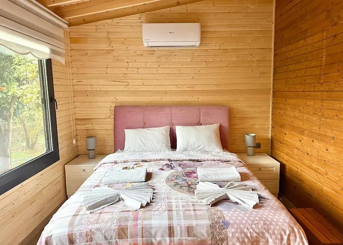 With Hot Pool In מרמריס