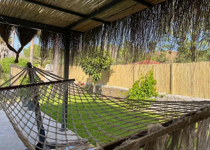 With Hot Pool In מרמריס