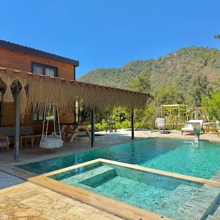 With Hot Pool In Βίλα Μαρμαρίς