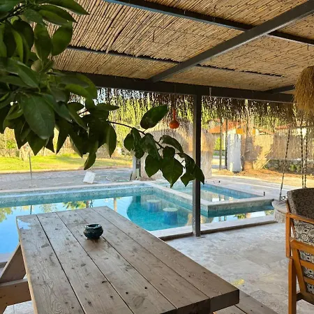 With Hot Pool In Μαρμαρίς
