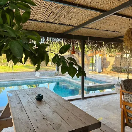 Villa With Hot Pool In