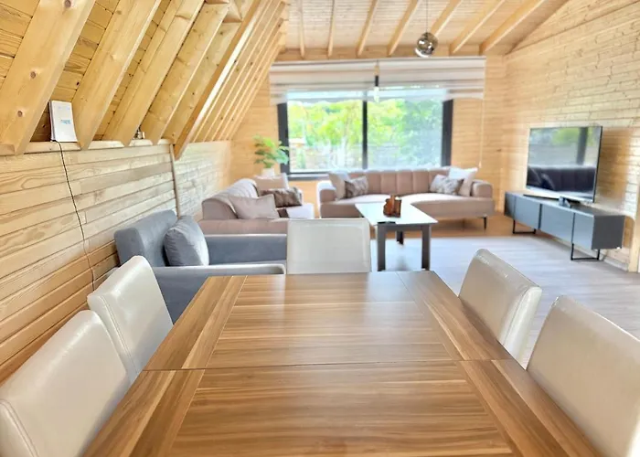 With Hot Pool In ヴィラ *