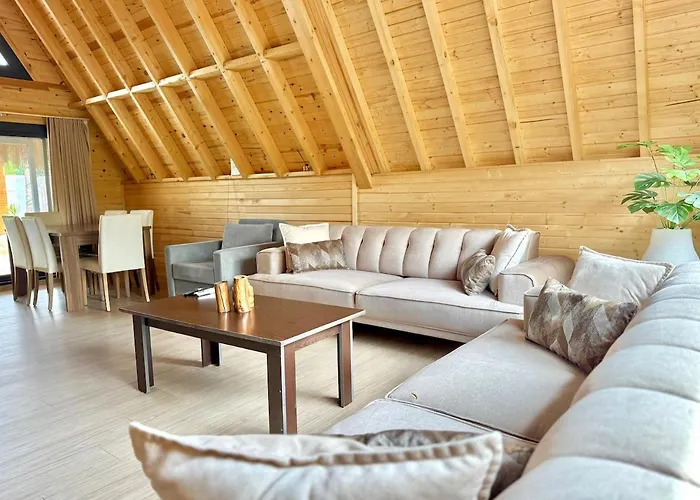 ヴィラ With Hot Pool In *