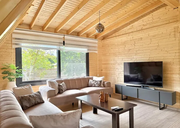 With Hot Pool In マルマリス