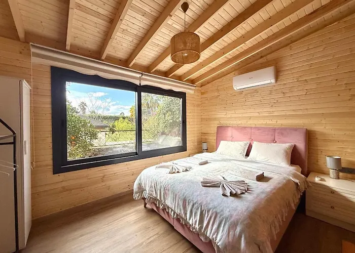 With Hot Pool In マルマリス