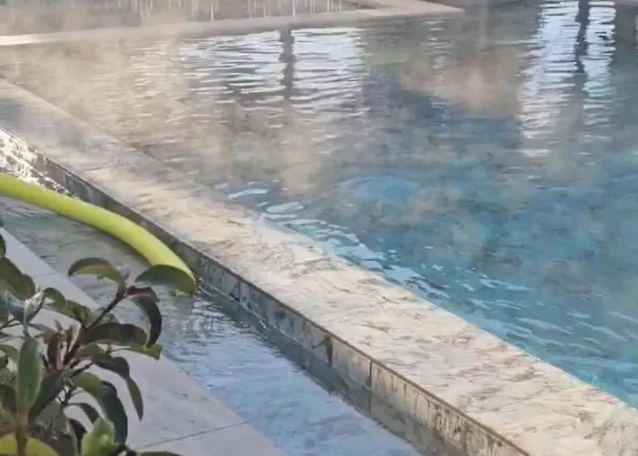 Vilă With Hot Pool In