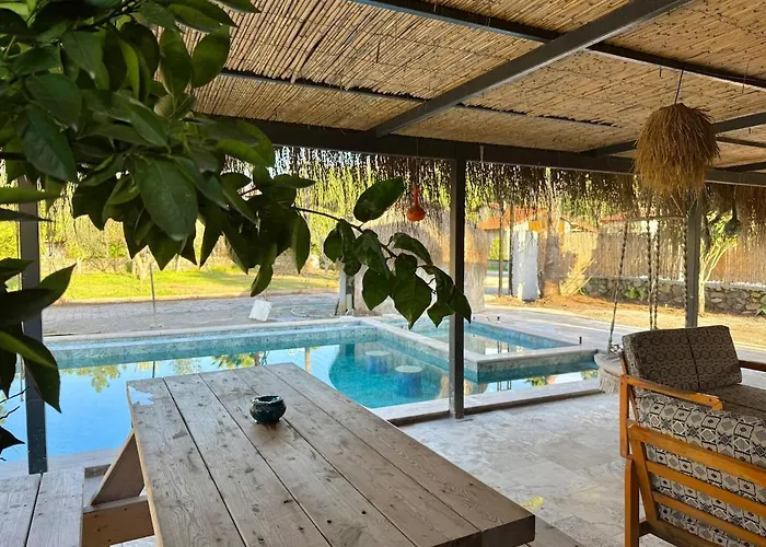 With Hot Pool In マルマリス