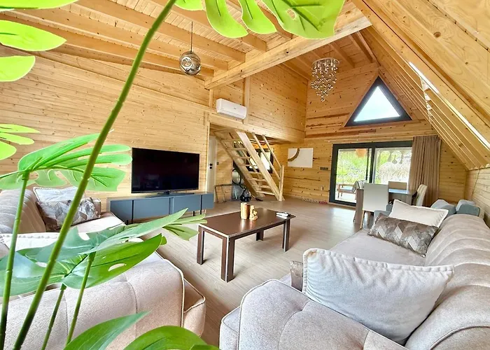 Villa With Hot Pool In